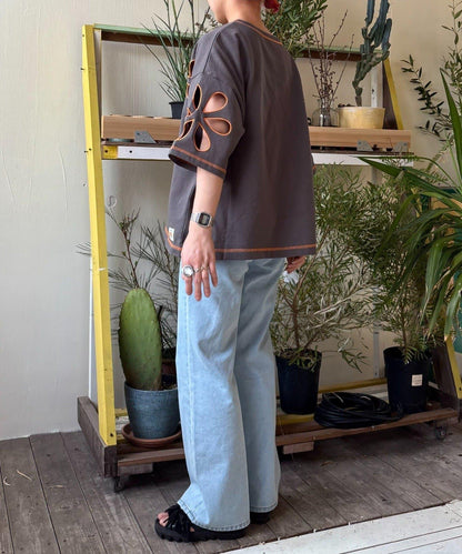 【HELLO.SANFRANCISCO】花朵剪裁寬鬆T恤