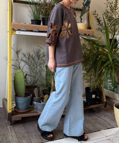 【HELLO.SANFRANCISCO】花朵剪裁寬鬆T恤