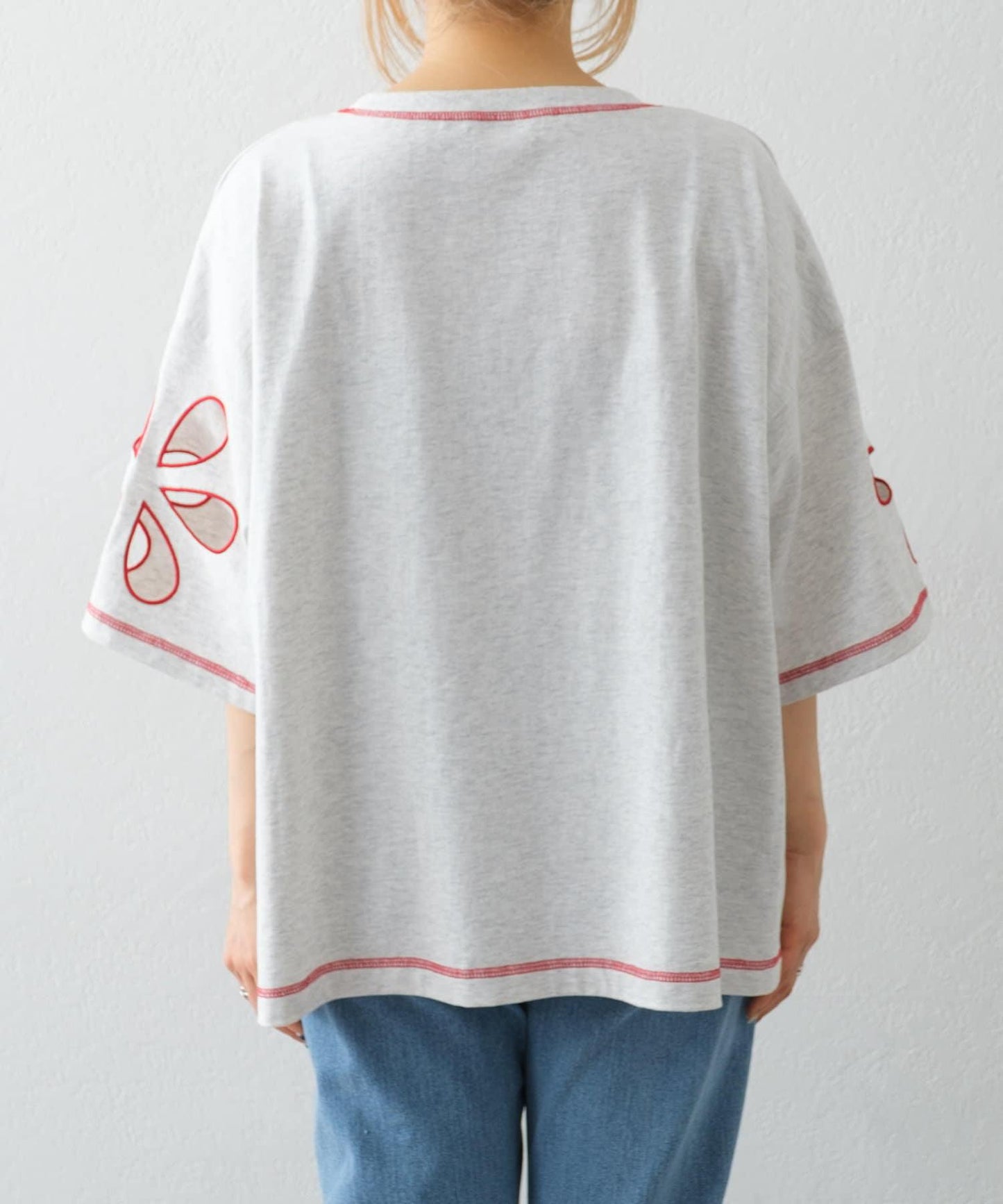 【HELLO.SANFRANCISCO】花朵剪裁寬鬆T恤