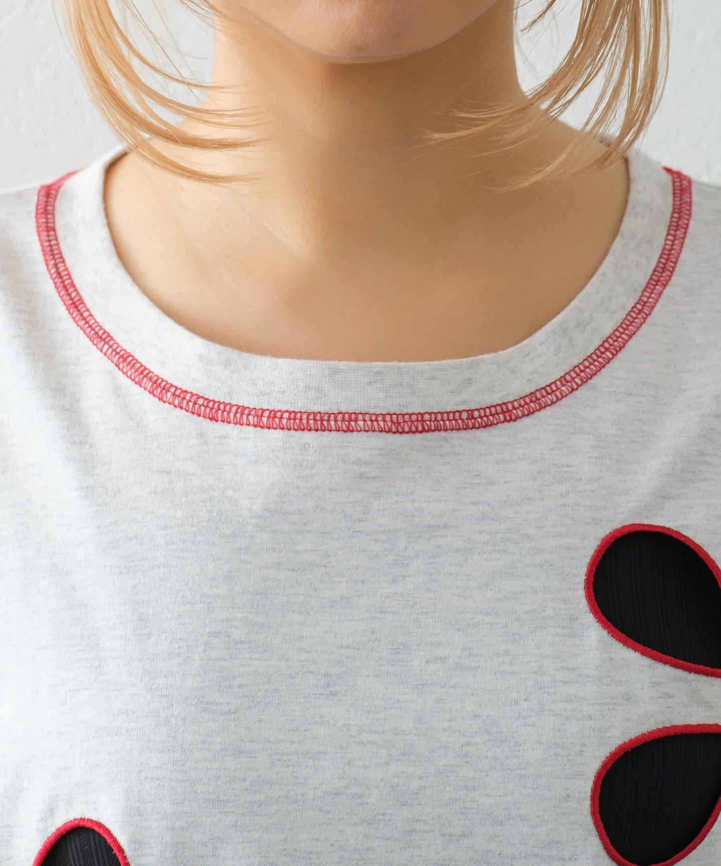 【HELLO.SANFRANCISCO】花朵剪裁寬鬆T恤