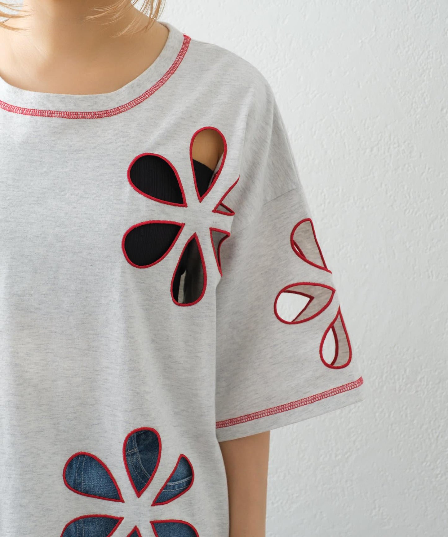 【HELLO.SANFRANCISCO】花朵剪裁寬鬆T恤