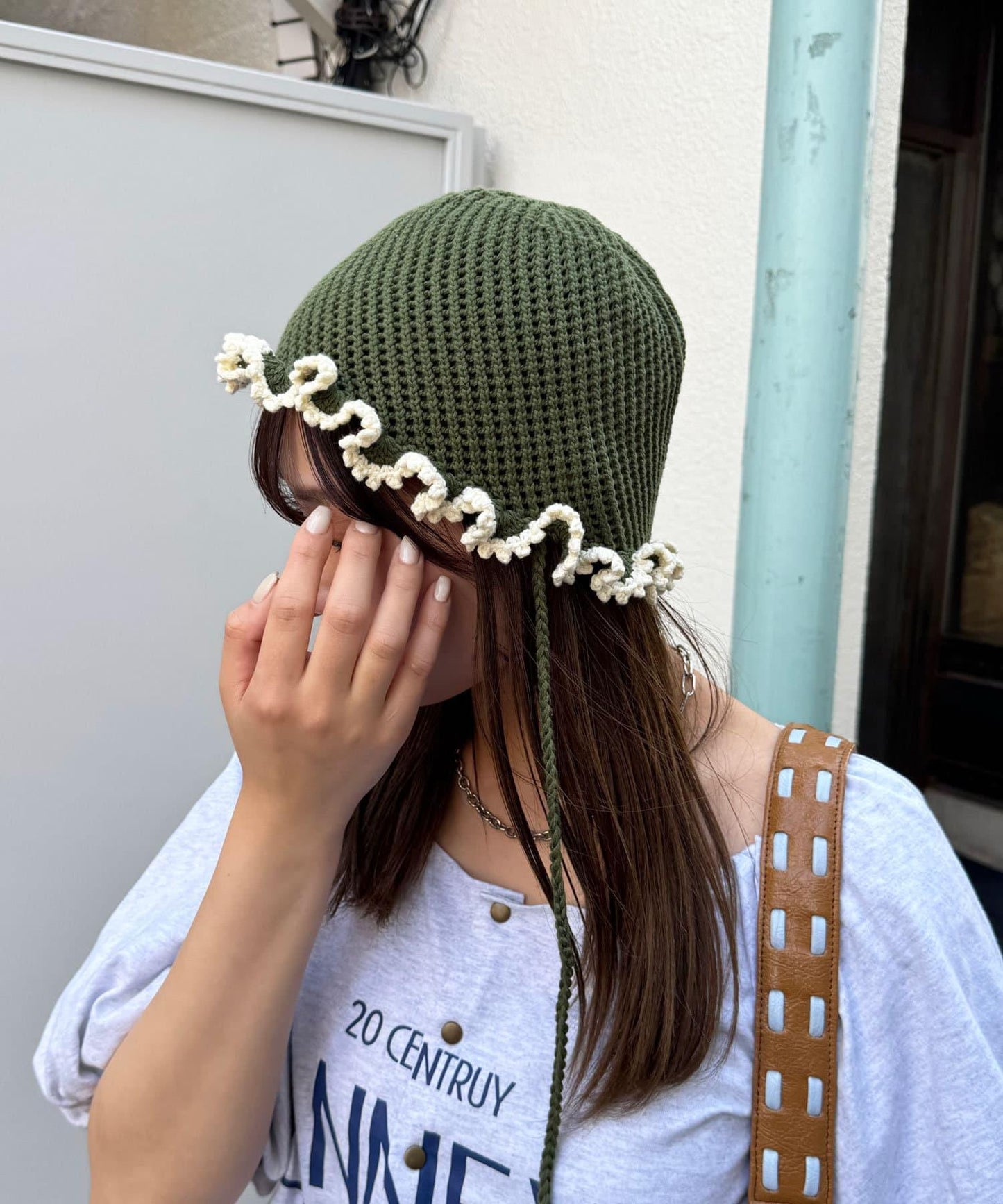 紐扣荷葉邊針織帽