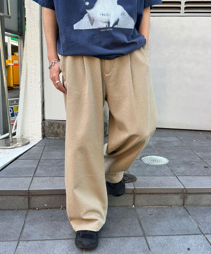 單褶寬鬆直筒褲