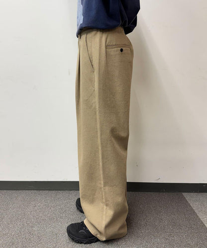 單褶寬鬆直筒褲