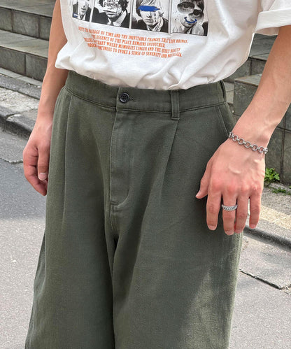 單褶寬鬆直筒褲