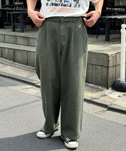 單褶寬鬆直筒褲