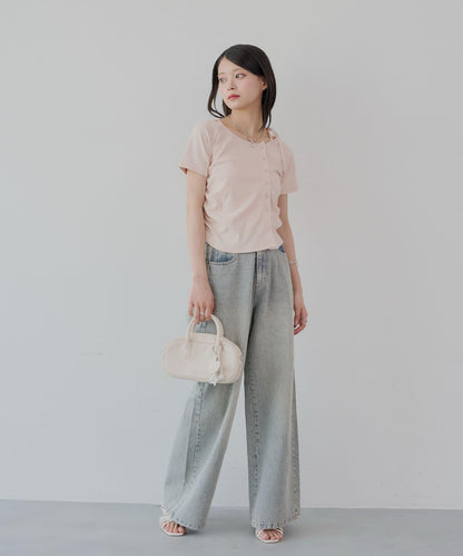 不對稱肩膀蝴蝶結小花圖案提花露肩T-shirt