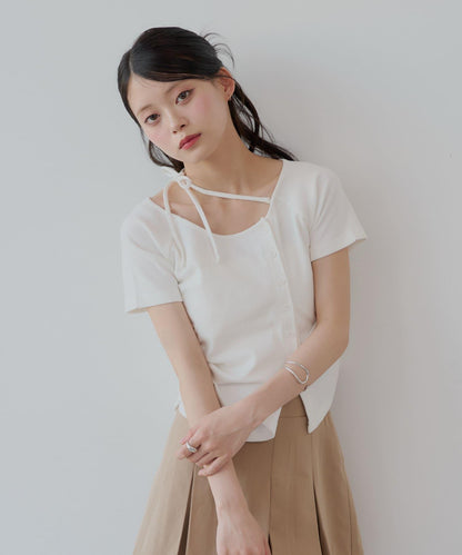 不對稱肩膀蝴蝶結小花圖案提花露肩T-shirt