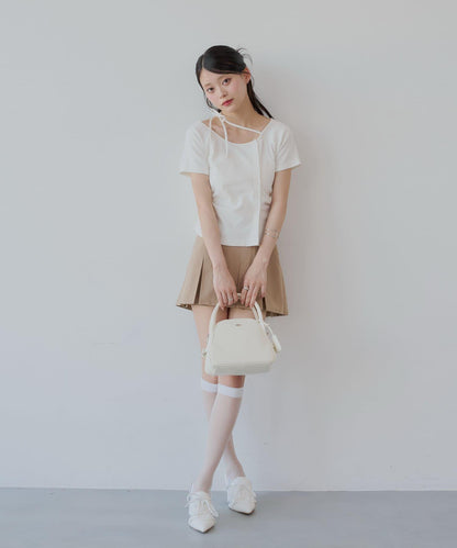 不對稱肩膀蝴蝶結小花圖案提花露肩T-shirt