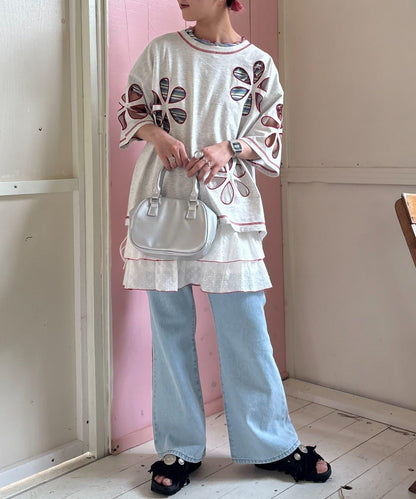 【HELLO.SANFRANCISCO】花朵剪裁寬鬆T恤