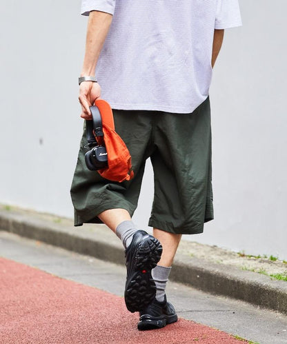 寬鬆款 尼龍 折褶 寬鬆 休閒短褲