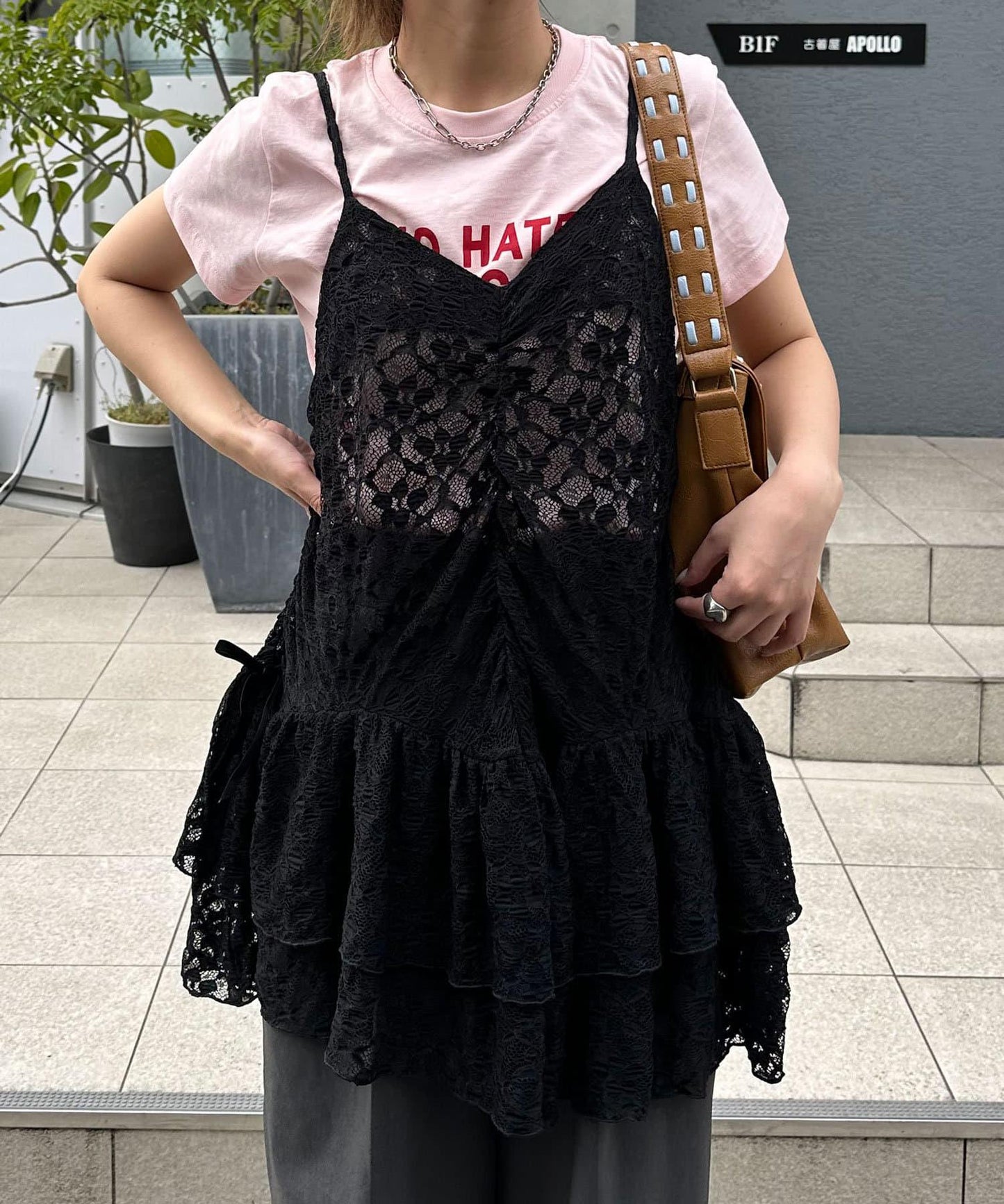 絨帶蕾絲吊帶連衣裙