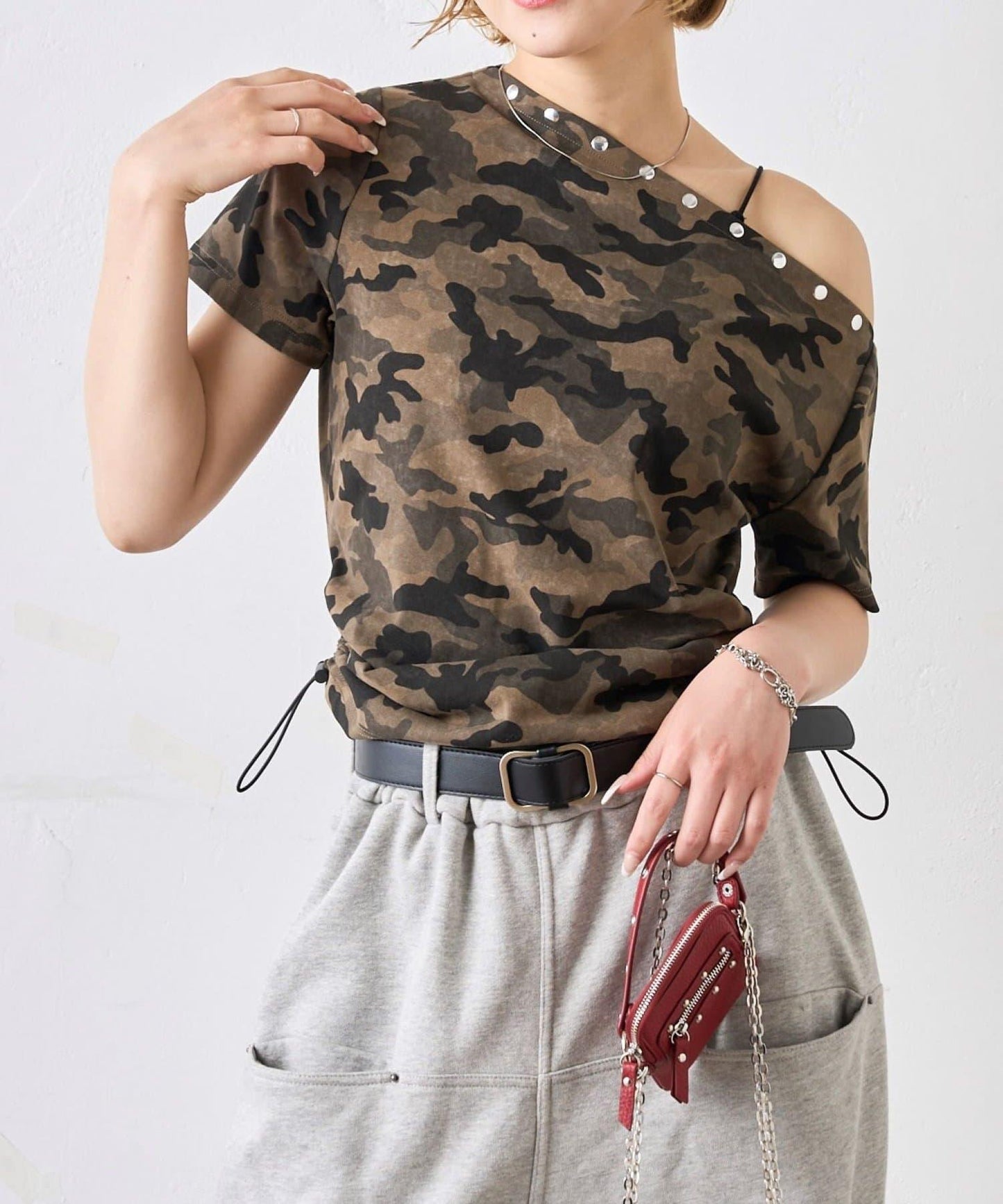 混搭 鉚釘露肩短袖上衣