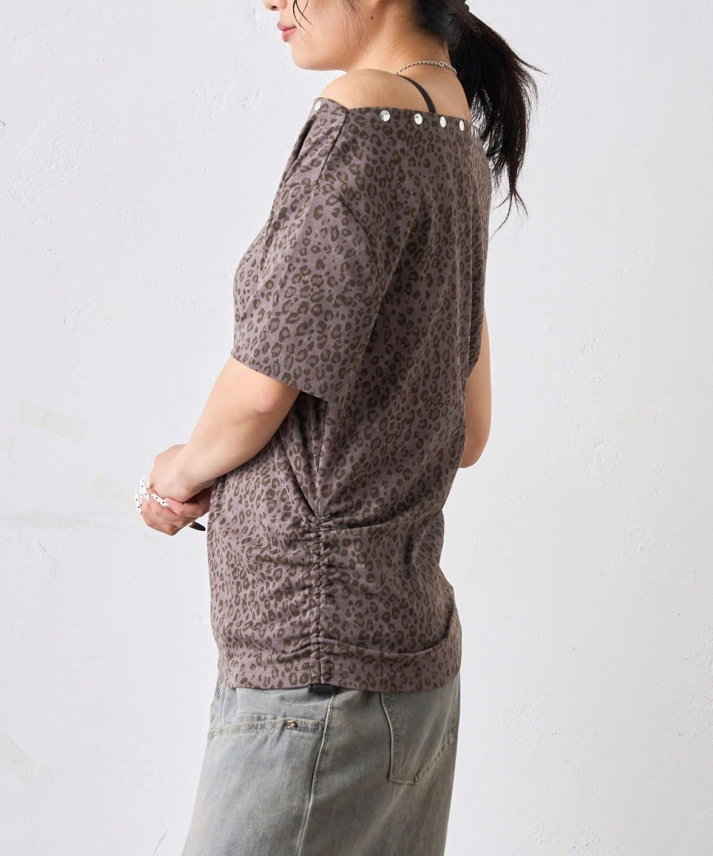 混搭 鉚釘露肩短袖上衣