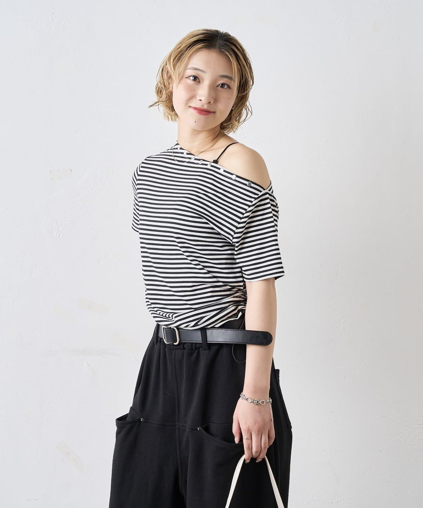 獨一無二單肩裝飾釘珠短袖T恤