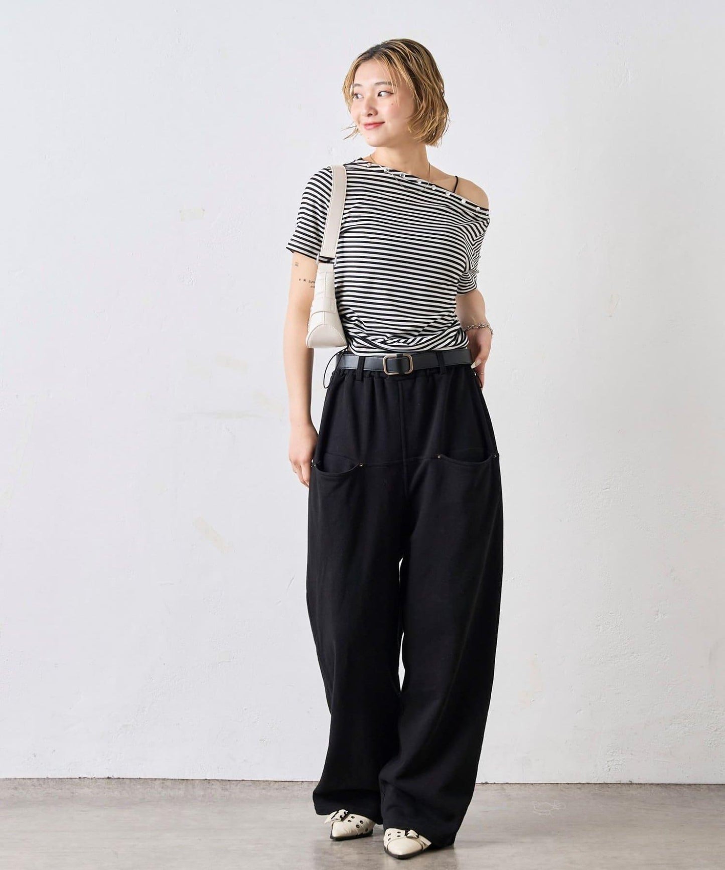 獨一無二單肩裝飾釘珠短袖T恤