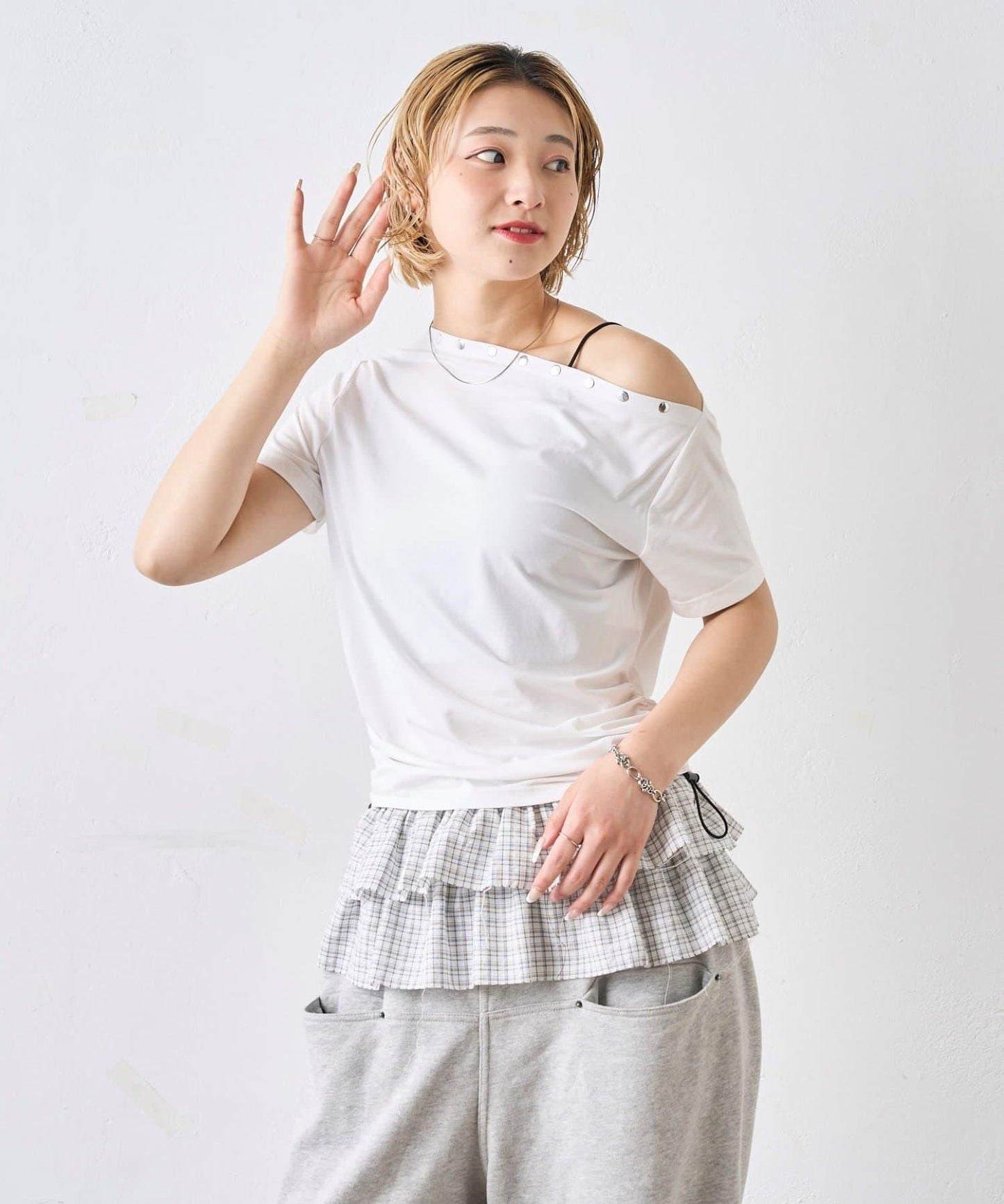 獨一無二單肩裝飾釘珠短袖T恤