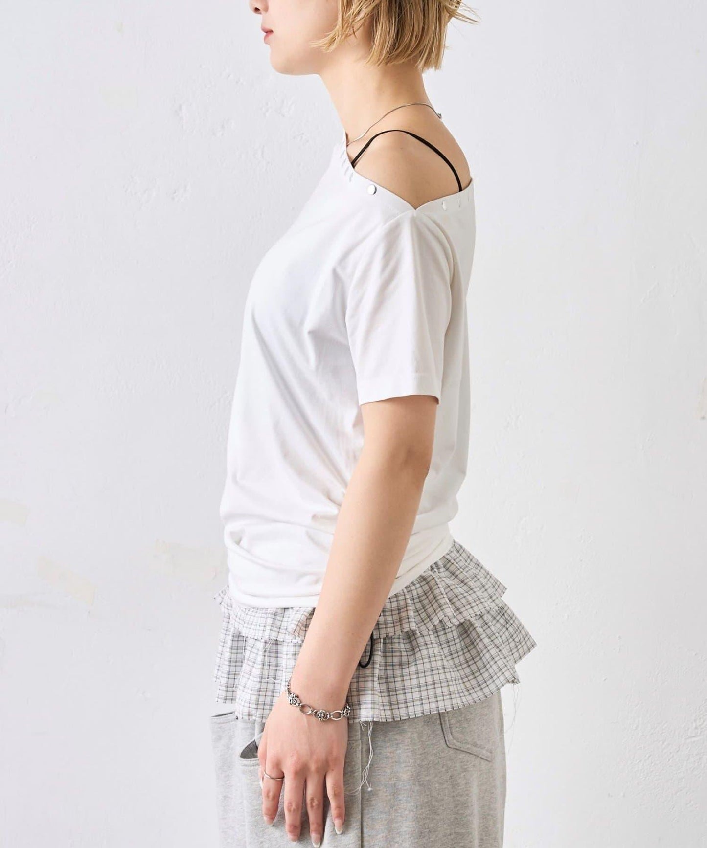 獨一無二單肩裝飾釘珠短袖T恤