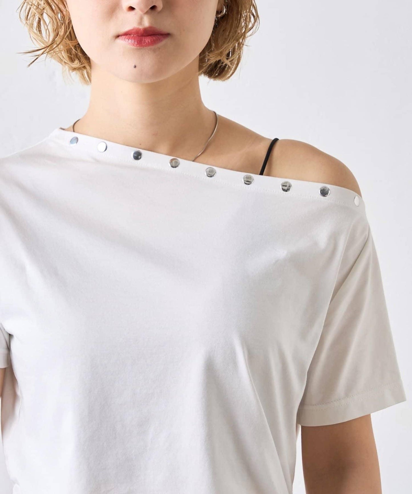 獨一無二單肩裝飾釘珠短袖T恤