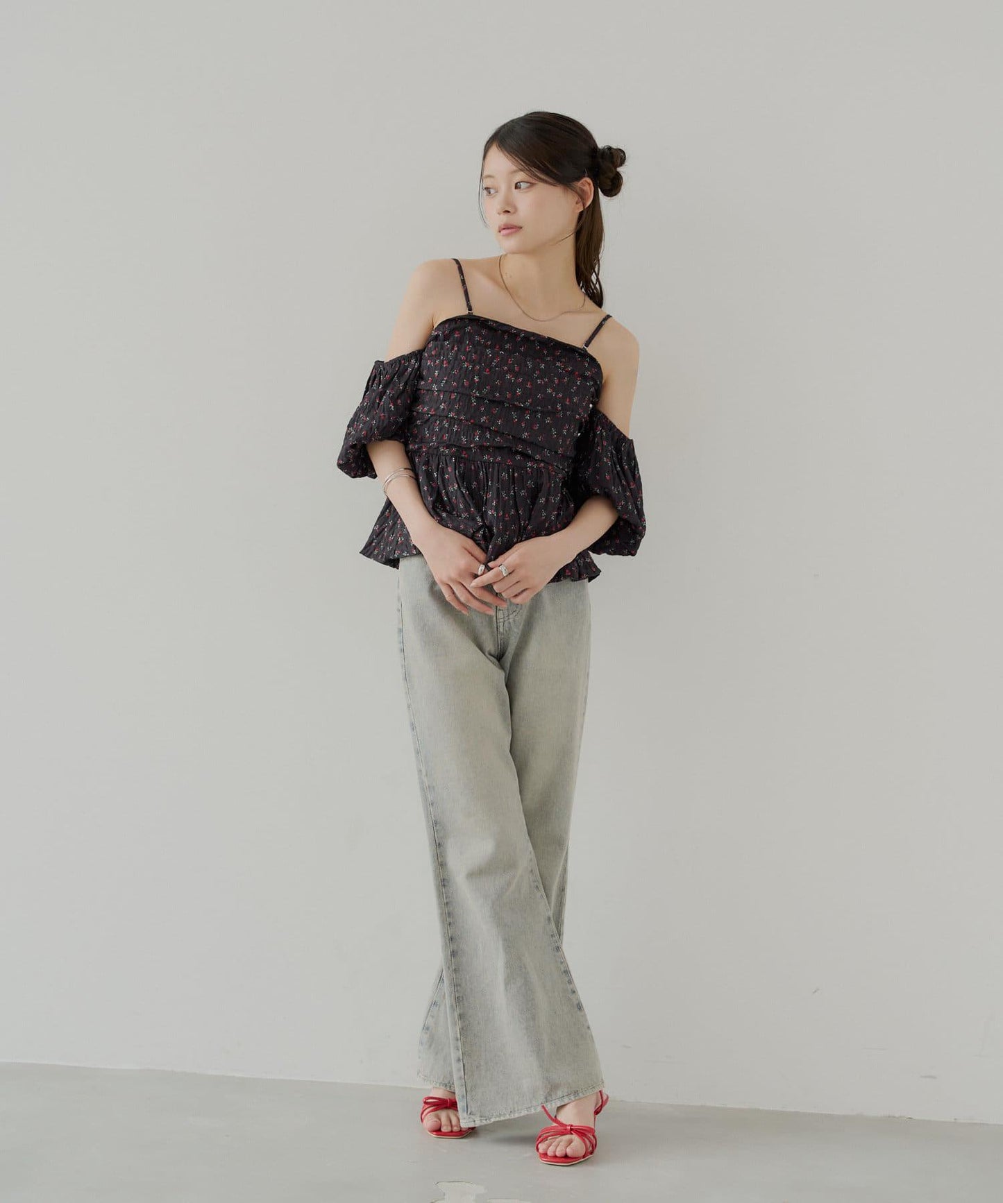 口袋刺繡修身喇叭牛仔褲