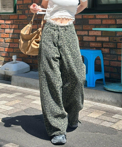 側邊拼接寬鬆牛仔褲