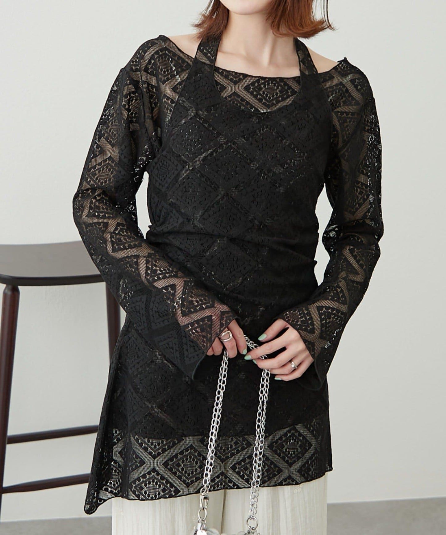 【柳樹】層疊蕾絲露背高領連衣裙