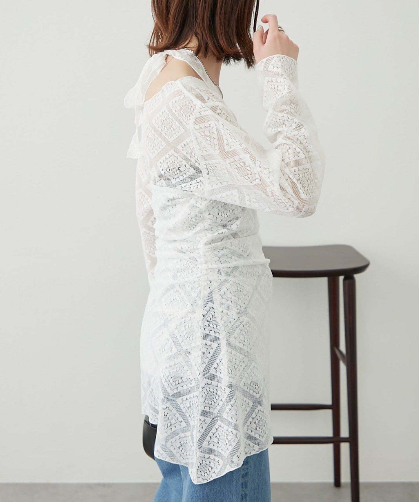 【柳樹】層疊蕾絲露背高領連衣裙