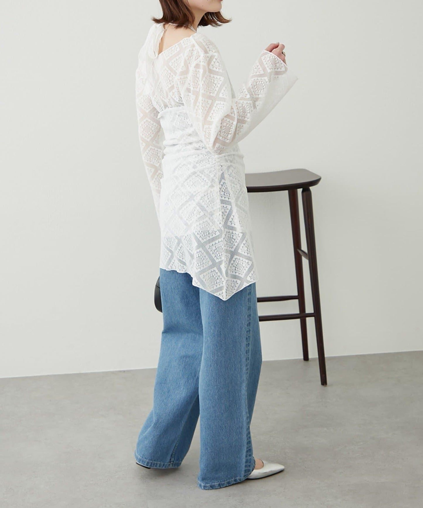 【柳樹】層疊蕾絲露背高領連衣裙