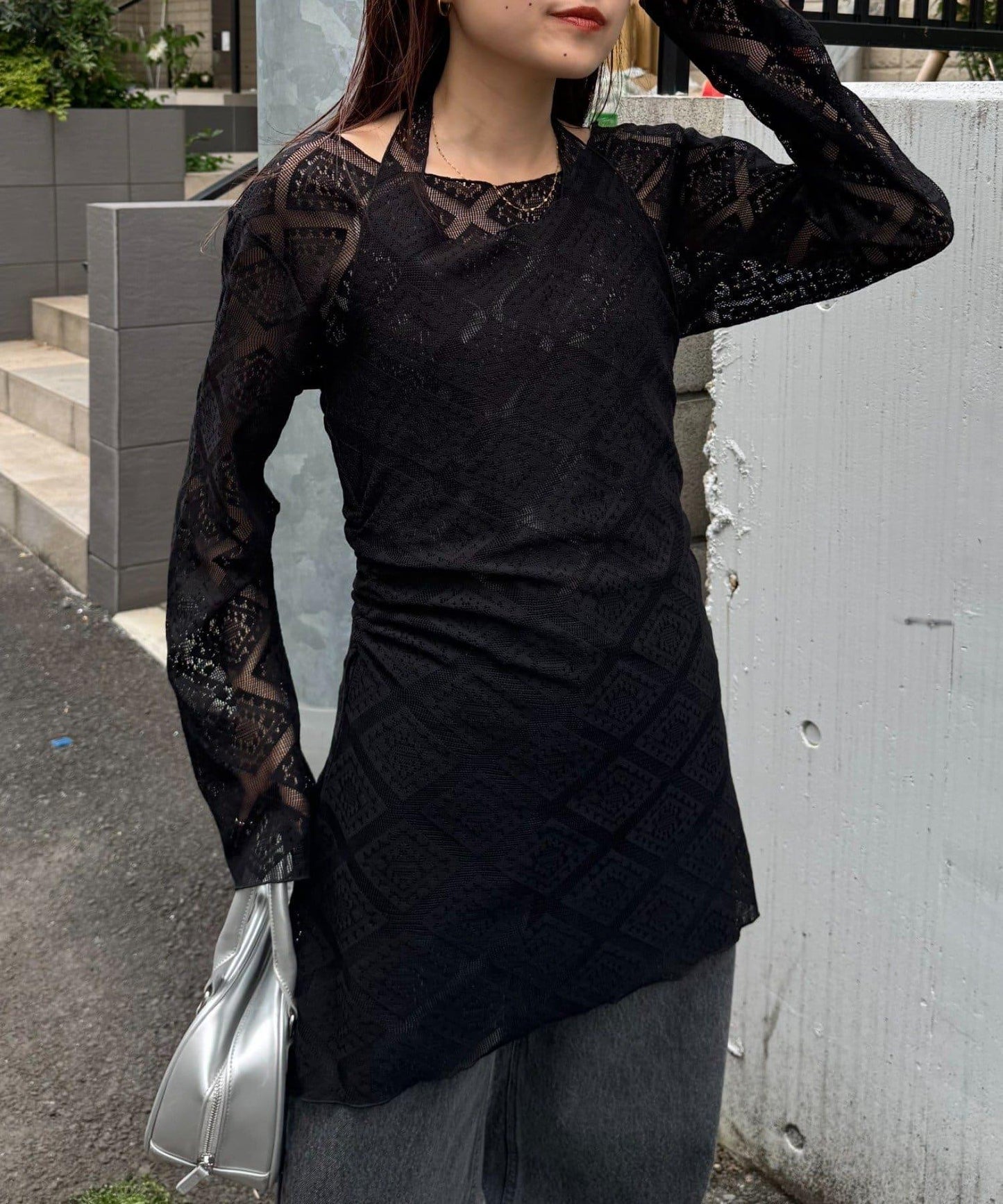 【柳樹】層疊蕾絲露背高領連衣裙