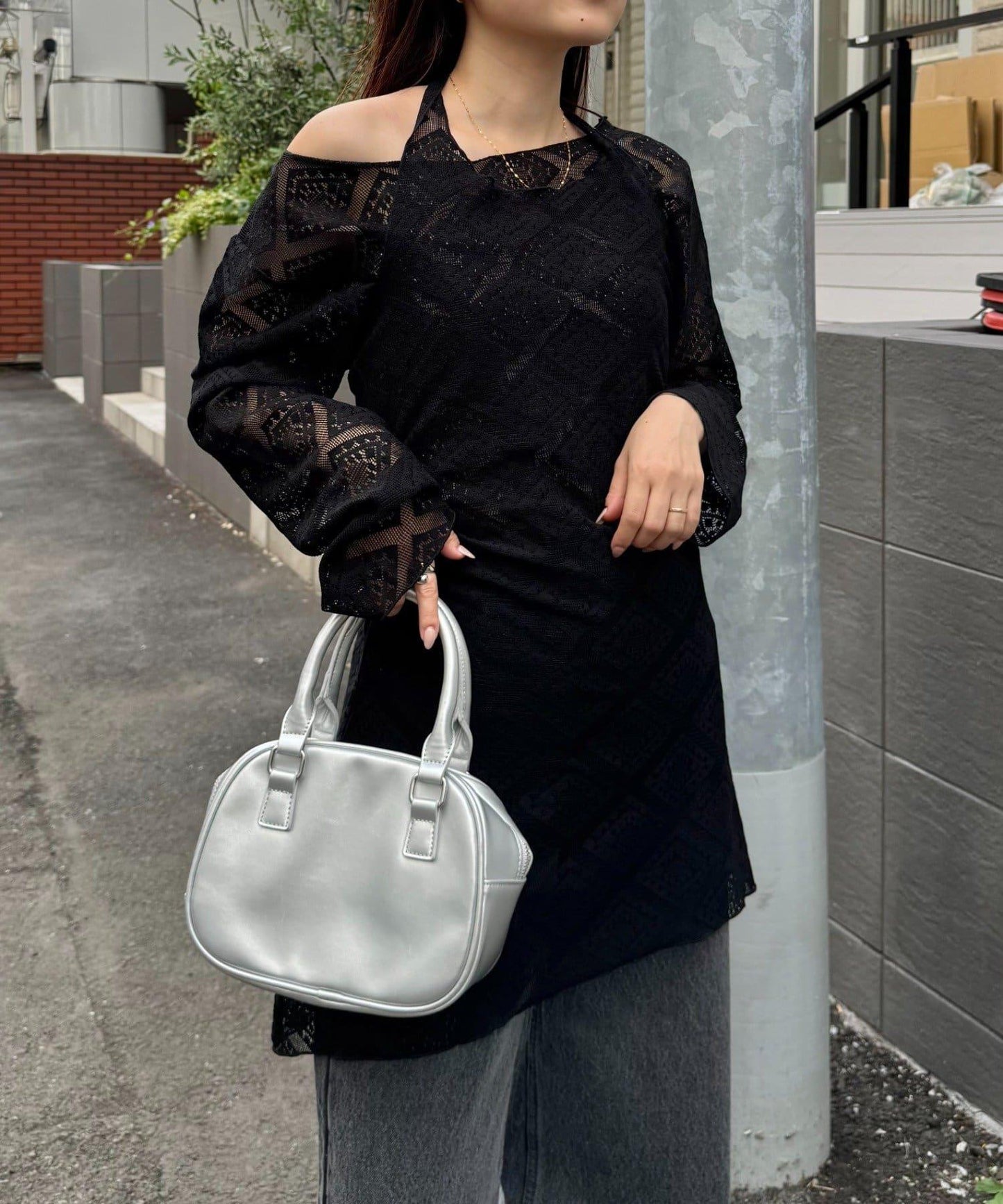 【柳樹】層疊蕾絲露背高領連衣裙