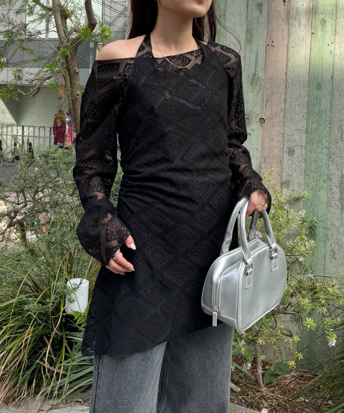 【柳樹】層疊蕾絲露背高領連衣裙