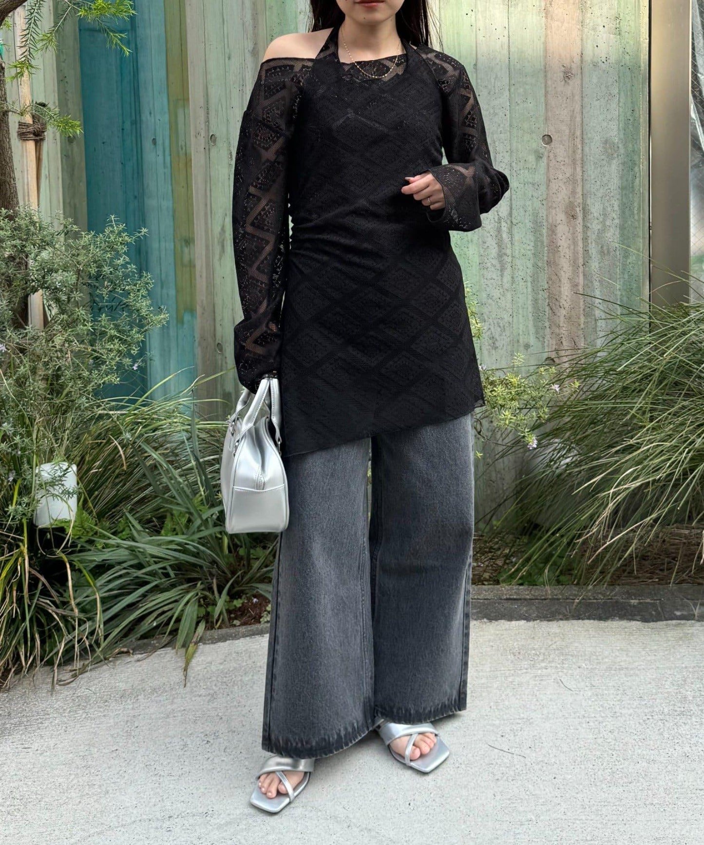 【柳樹】層疊蕾絲露背高領連衣裙