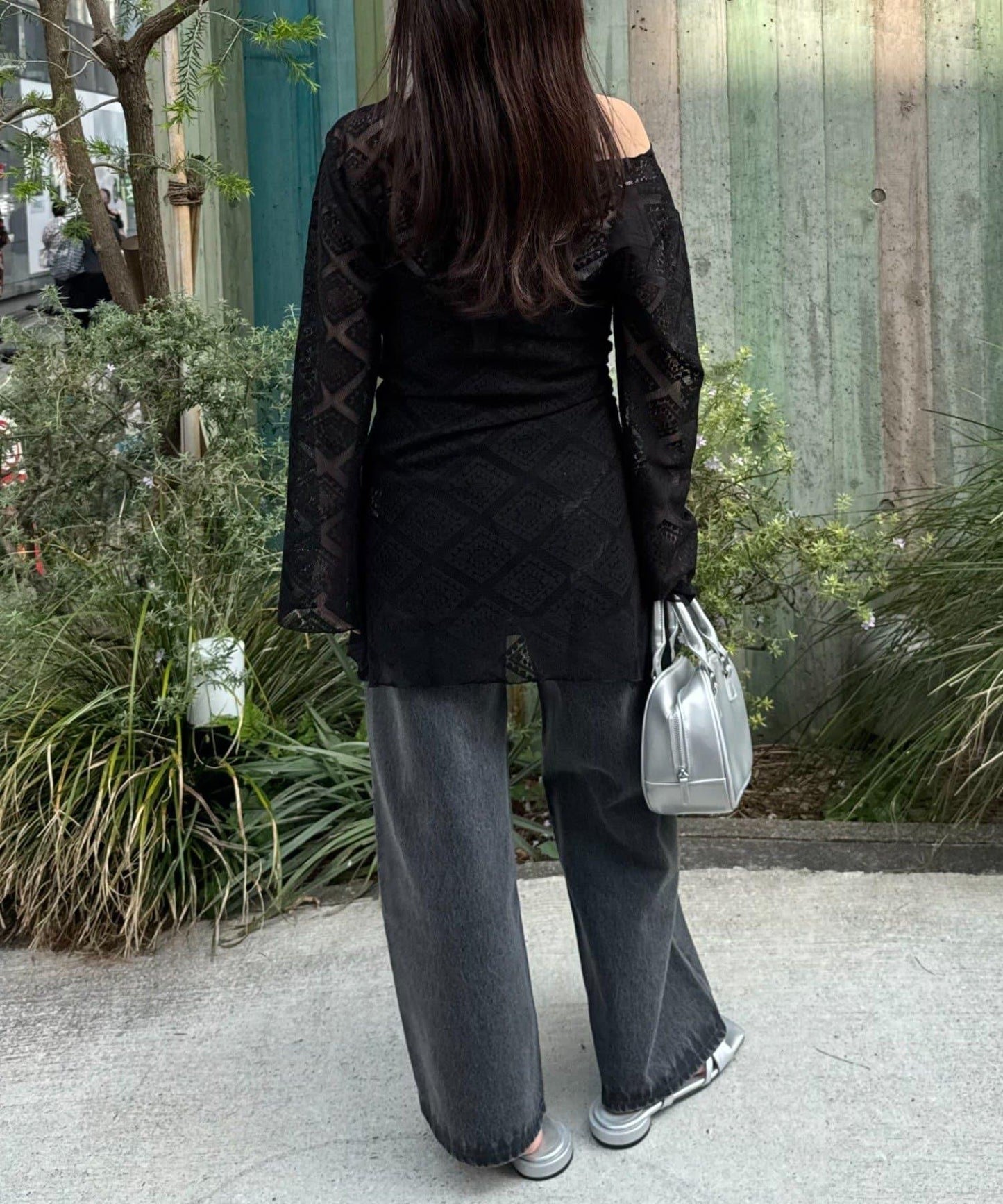 【柳樹】層疊蕾絲露背高領連衣裙