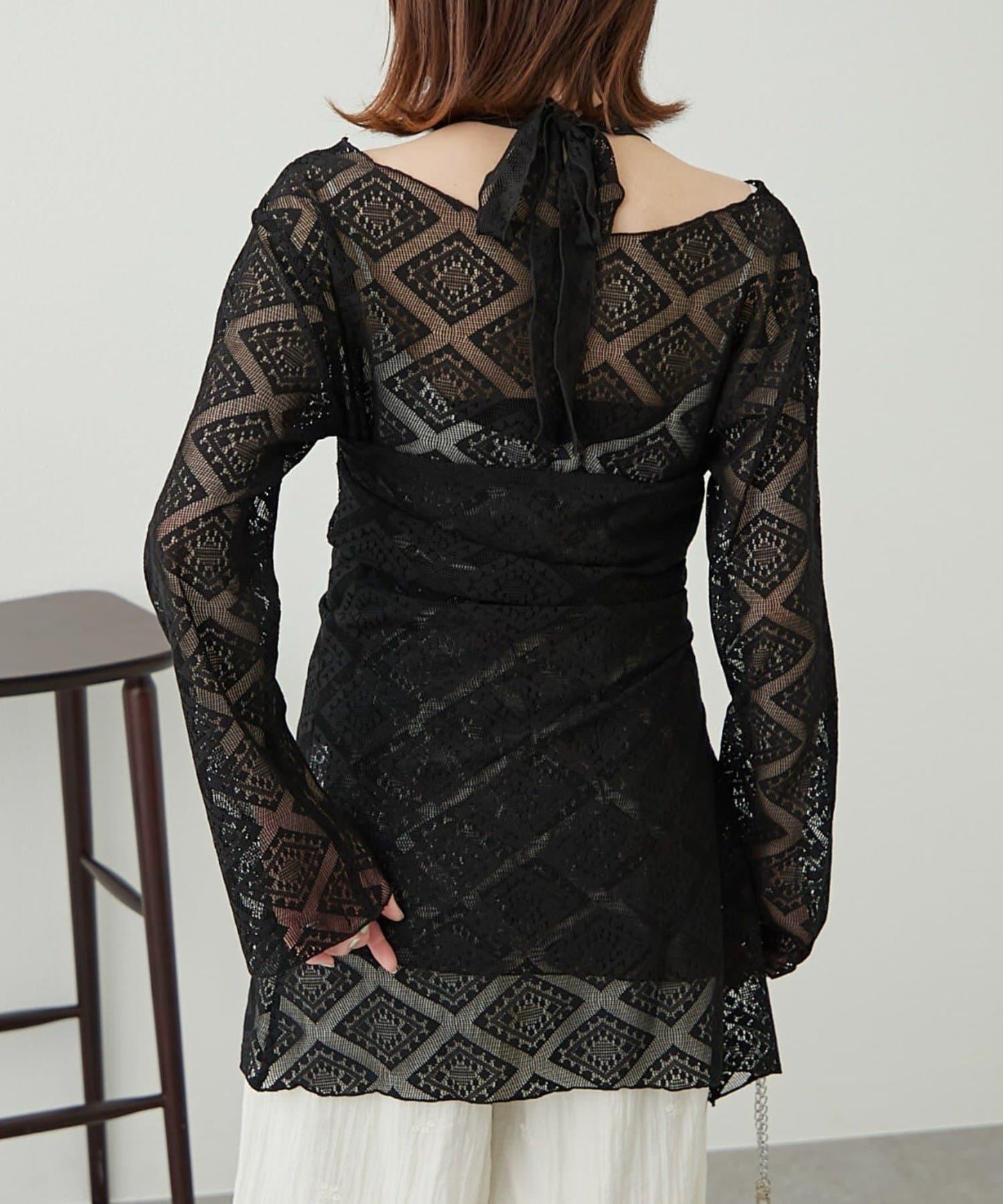 【柳樹】層疊蕾絲露背高領連衣裙