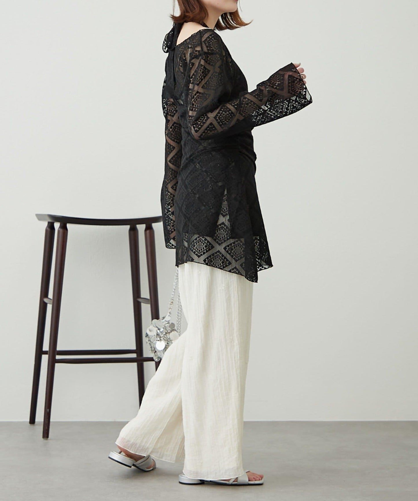 【柳樹】層疊蕾絲露背高領連衣裙