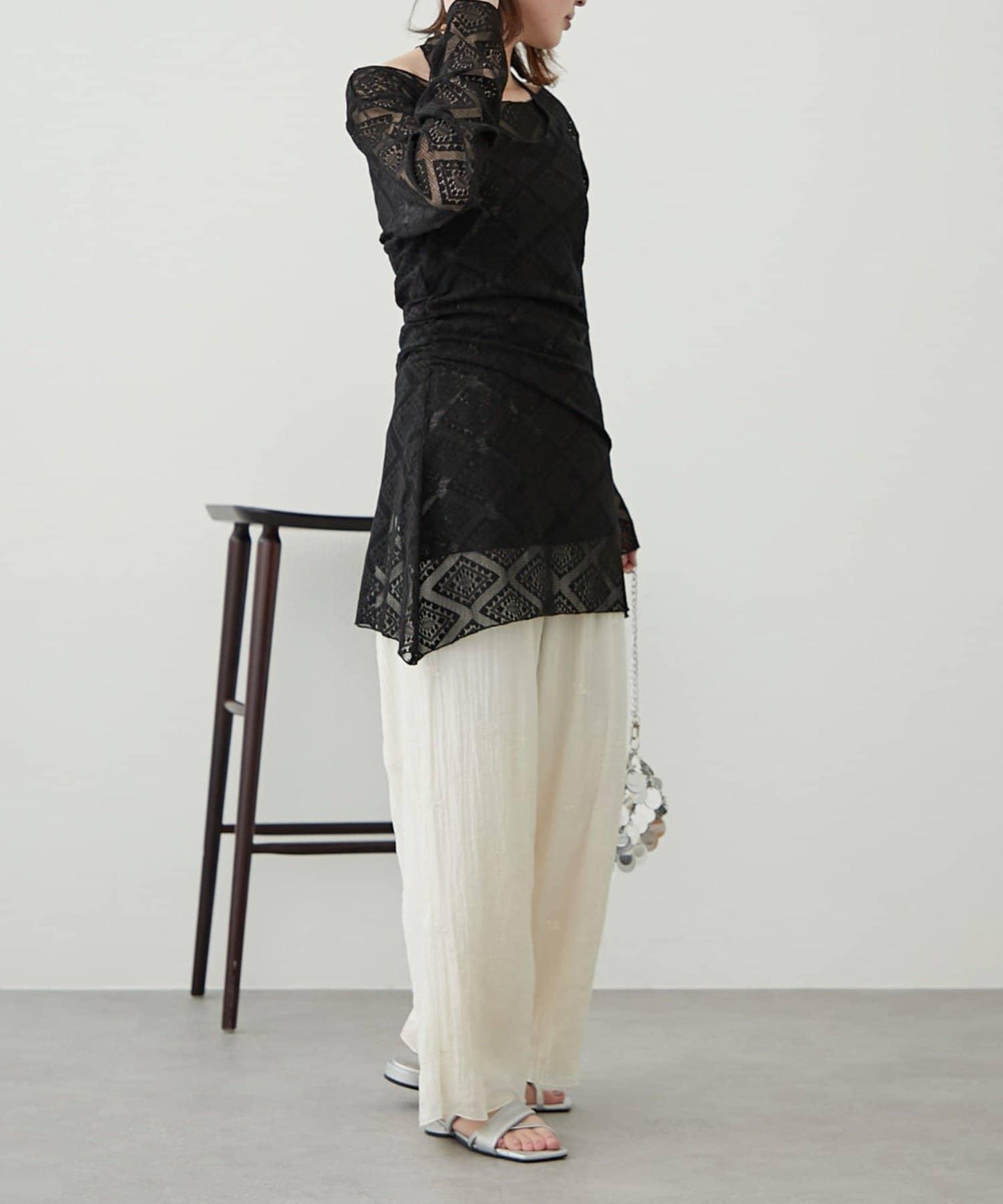 【柳樹】層疊蕾絲露背高領連衣裙