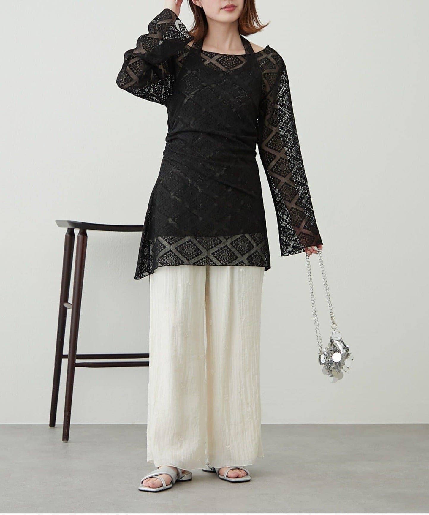 【柳樹】層疊蕾絲露背高領連衣裙