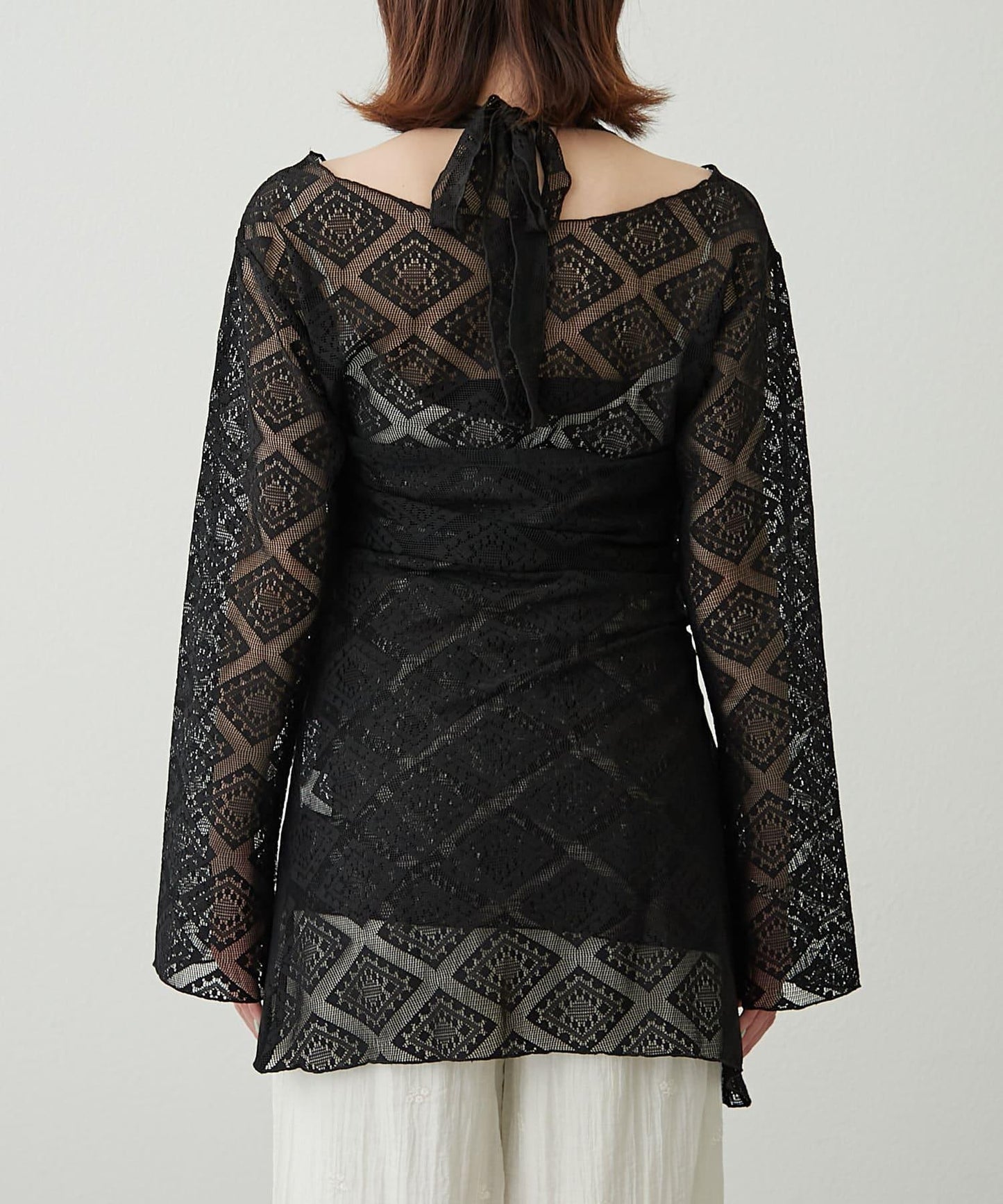 【柳樹】層疊蕾絲露背高領連衣裙