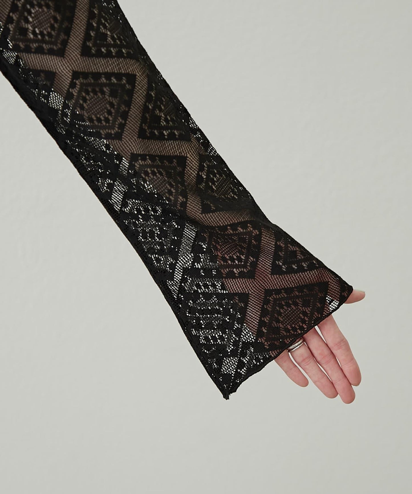 【柳樹】層疊蕾絲露背高領連衣裙