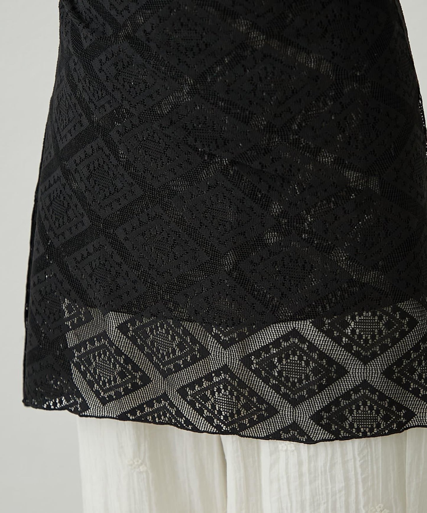 【柳樹】層疊蕾絲露背高領連衣裙