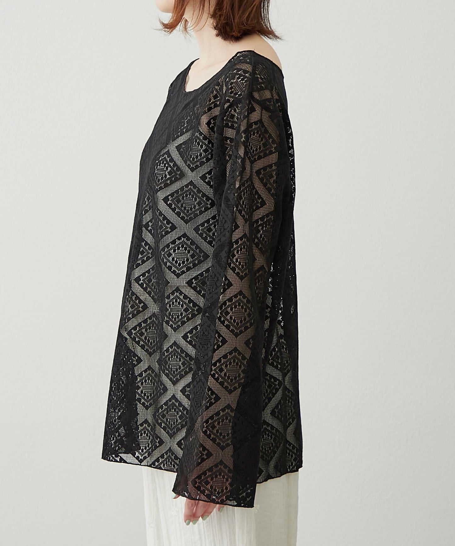 【柳樹】層疊蕾絲露背高領連衣裙