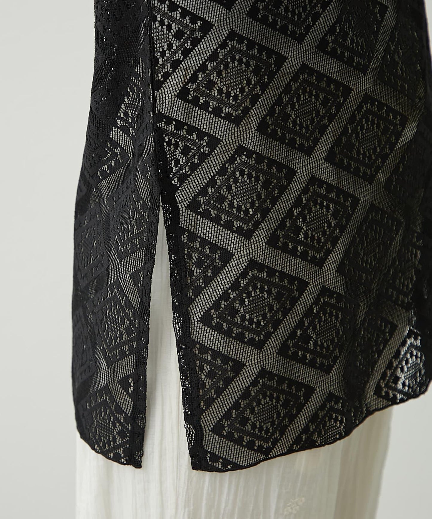 【柳樹】層疊蕾絲露背高領連衣裙