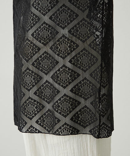 【柳樹】層疊蕾絲露背高領連衣裙