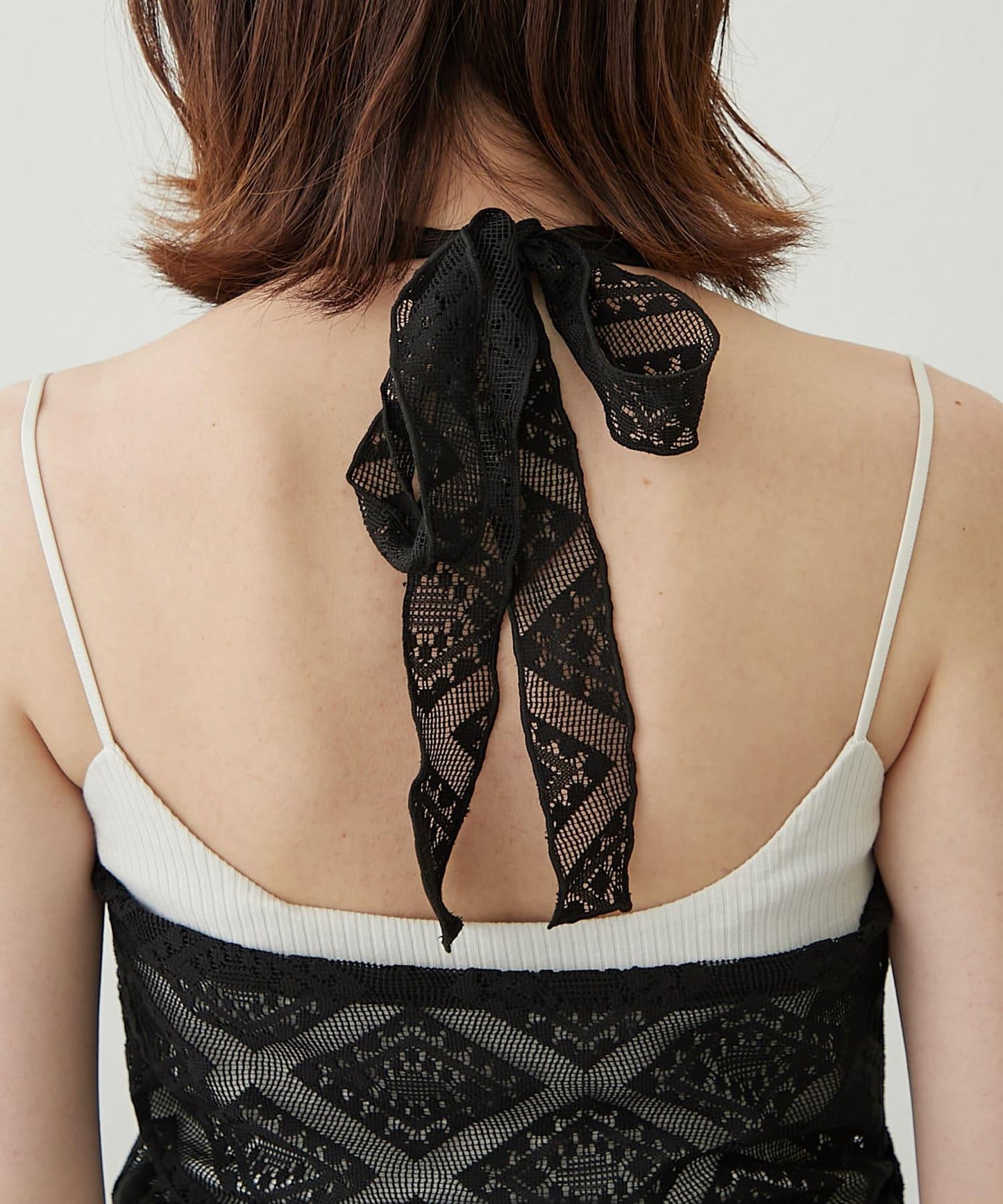 【柳樹】層疊蕾絲露背高領連衣裙