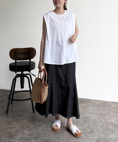 後背開叉無袖上衣