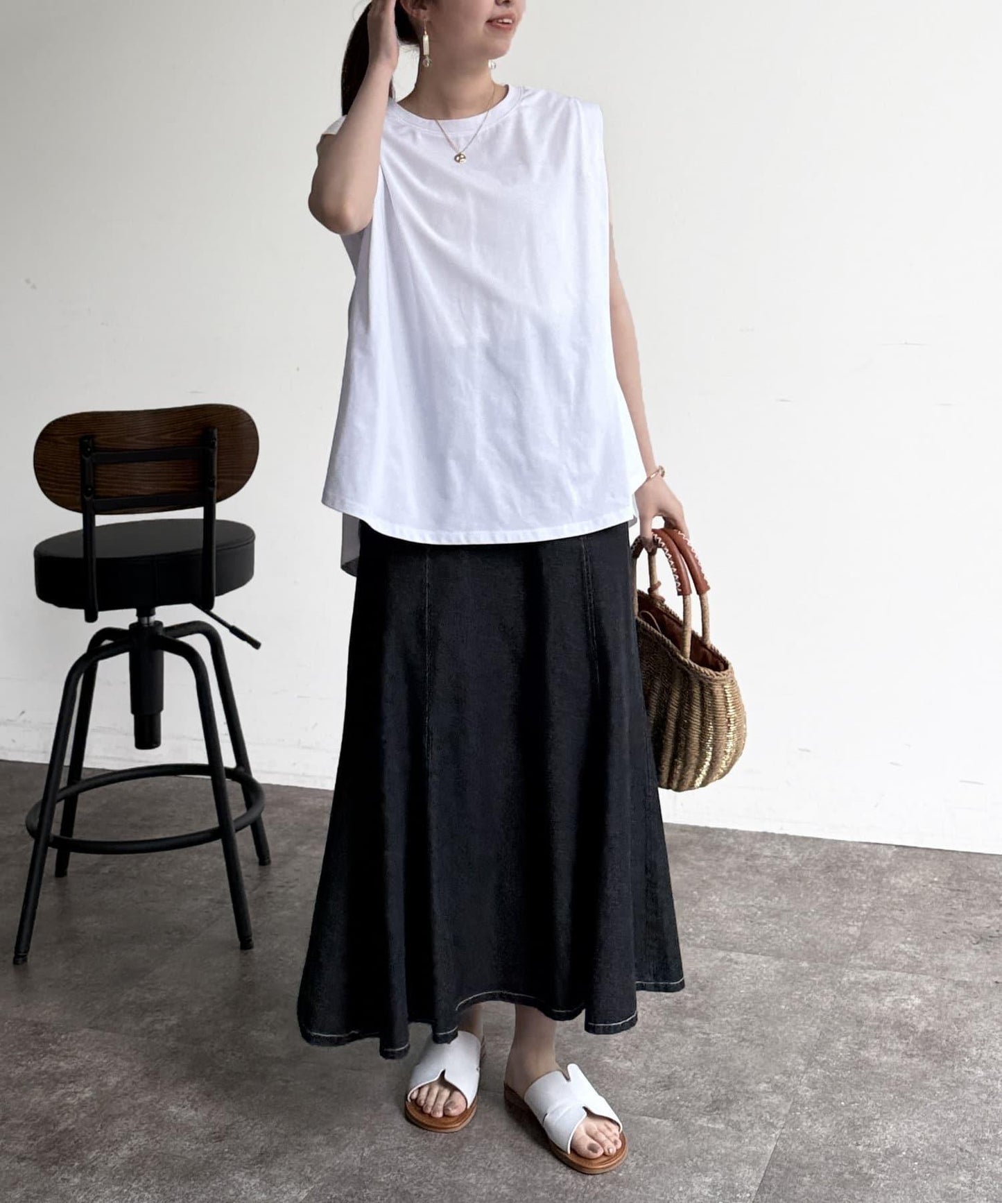 後背開叉無袖上衣