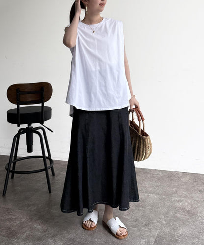 後背開叉無袖上衣