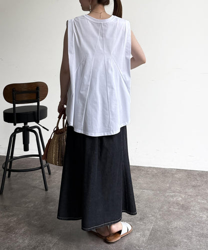 後背開叉無袖上衣