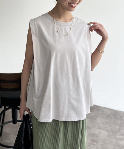 後背開叉無袖上衣