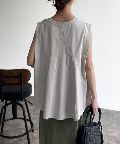 後背開叉無袖上衣